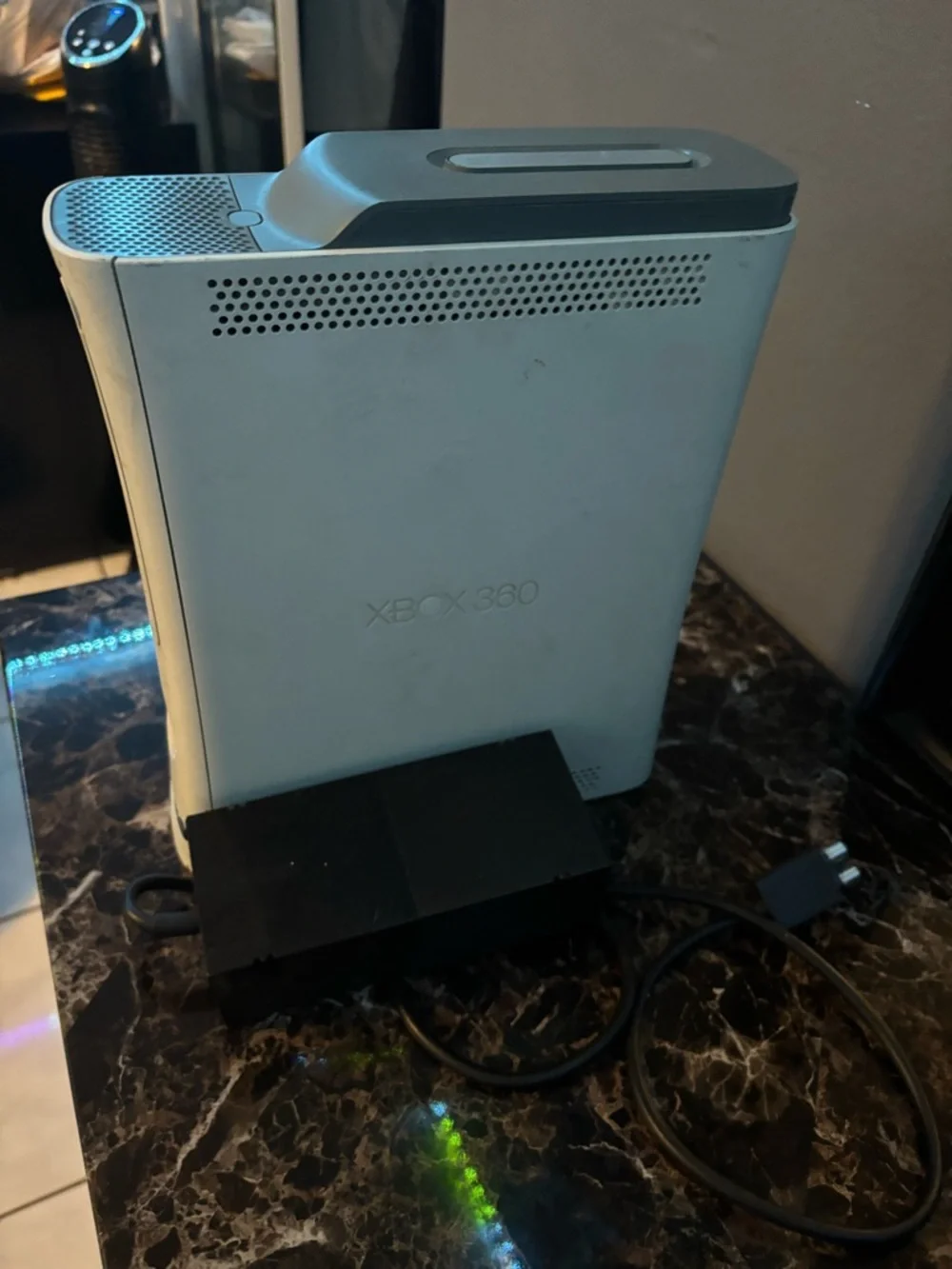 Microsoft Xbox 360 Console (White) with Power Supply